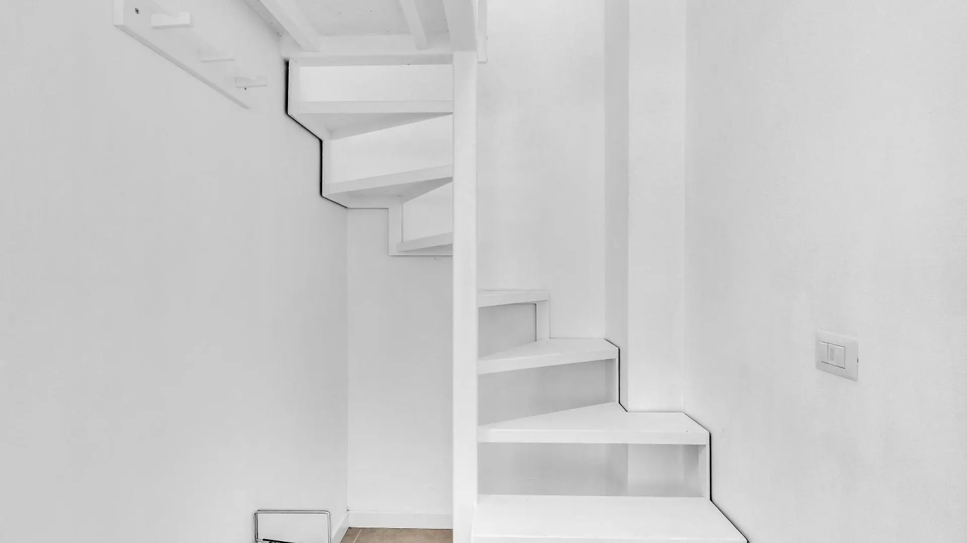 Spazio Milano 0*,  Italia